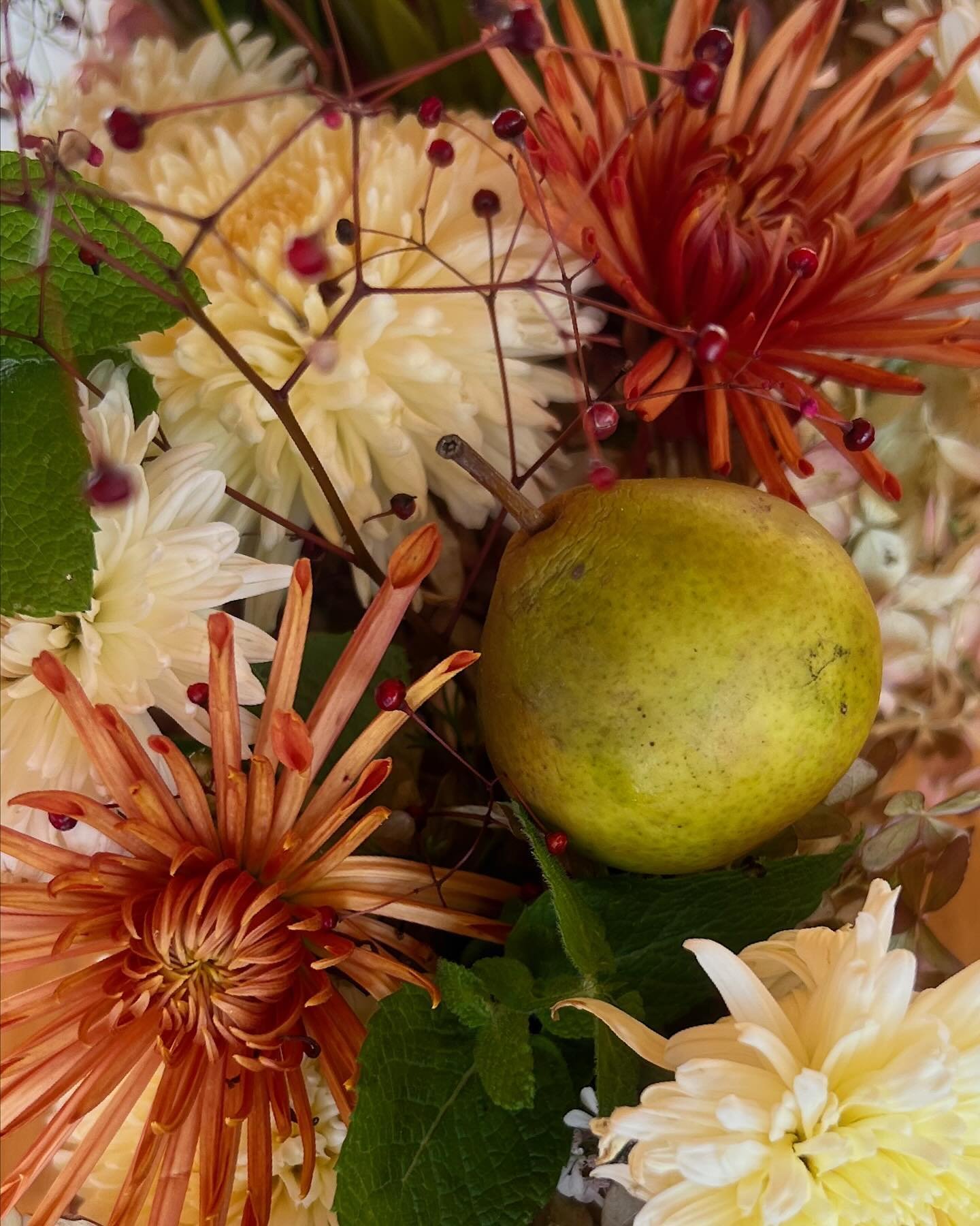 It&rsquo;s a holiday centered around food, so why not slip some in with the flowers?! Two of my favourite flower tricks - herbs for fragrance and fruit for folly. 

Maybe you&rsquo;ve ordered them (maybe from me!) or maybe putting them together for t