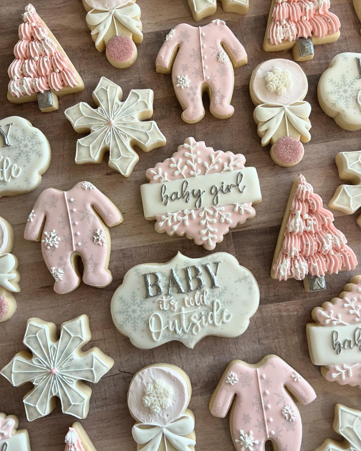 A little throw back to these winter wonderland baby shower cookies. 
.
.
.
#cookies #sugarcookies #sugarcookiemarketing #babyshower #baby #winterwonderland #cake #wiltoncakes #baking #havasu #lakehavasu #havasucakes