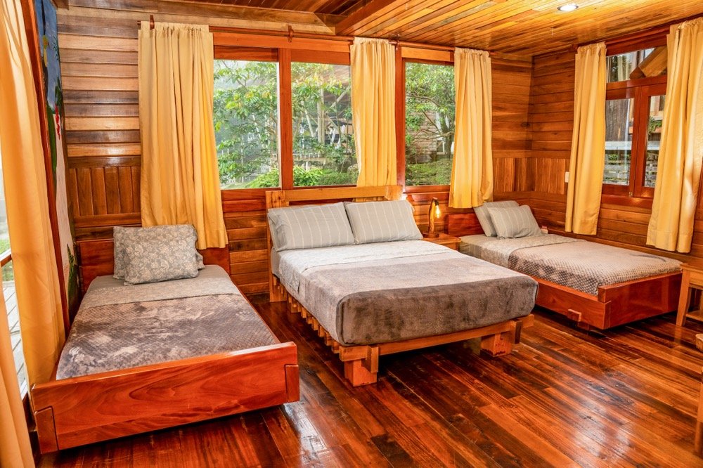 Camas-Habitacion-Mariposa-Finca-Heimatlos-Lodge-Hotel-en-Pastaza-Puyo-Amazonia-Ecuador-00001.jpg