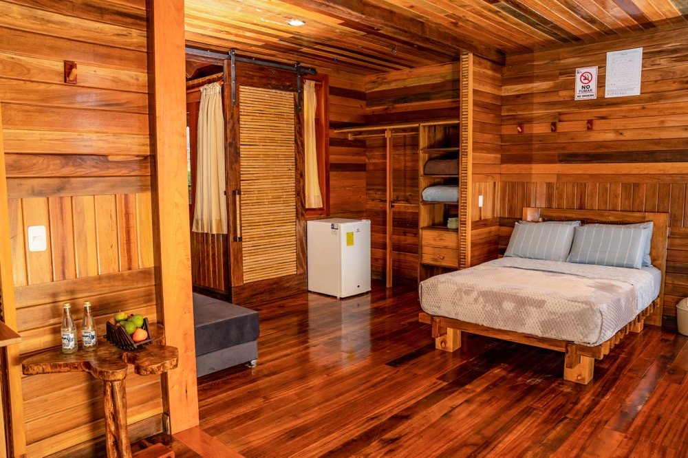 Habitacion-Mariposa-Finca-Heimatlos-Lodge-Hotel-en-Pastaza-Puyo-Amazonia-Ecuador-00002.jpg