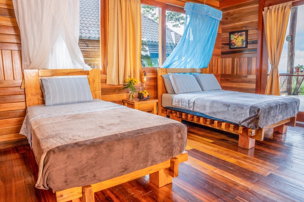 Camas-Habitacion-Pajaro-Finca-Heimatlos-Lodge-Hotel-en-Pastaza-Puyo-Amazonia-Ecuador-00002.jpg
