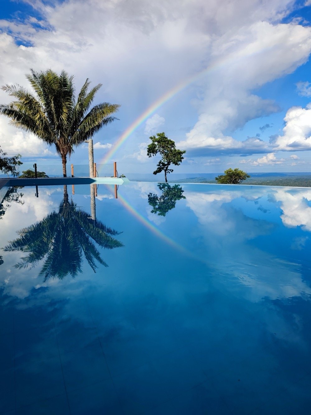 Piscina-arcoirirs-Finca-Heimatlos-Lodge-Hotel-en-Pastaza-Puyo-Amazonia-Ecuador-00015.jpg