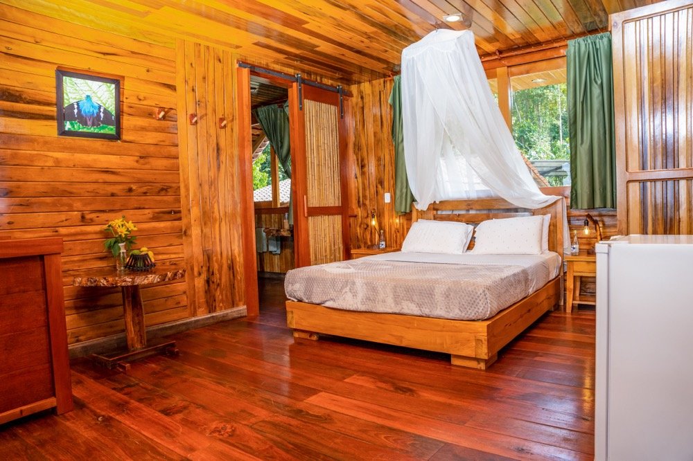 Cama-Habitacion-Golondrina-Finca-Heimatlos-Lodge-Hotel-en-Pastaza-Puyo-Amazonia-Ecuador-00005.jpg