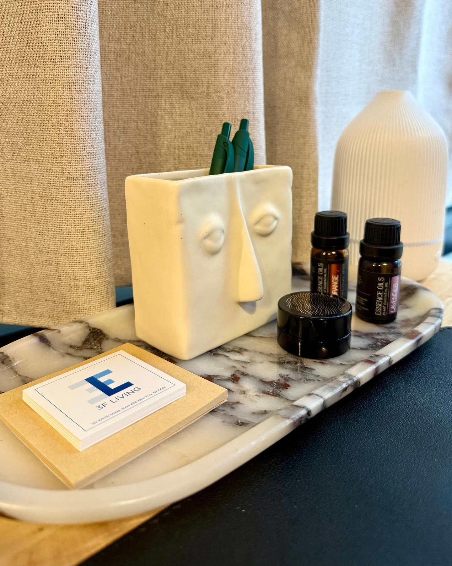 One of our favorite design accessories? The tray. ✨

On a desk, it&rsquo;s the perfect way to corral pens, post-its, or even essential oils&mdash;keeping small essentials neatly displayed and clutter-free while still within easy reach. A simple piece