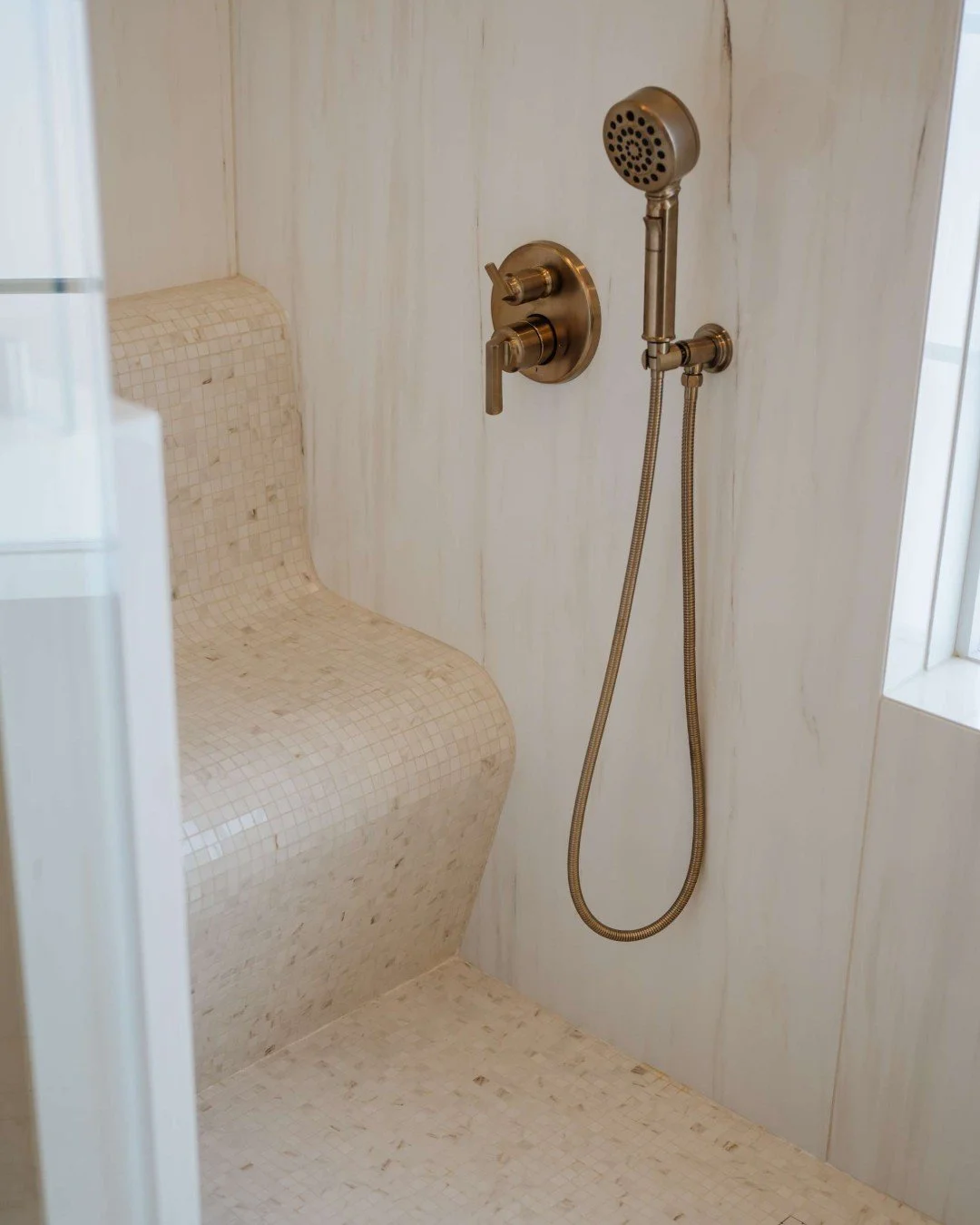 This mosaic tile loves a curve. 😏

From wrapping the shower bench to climbing the niche &mdash; and even hugging the infinity drain &mdash; it turns every angle into a moment of drama. Functional, chic, and impossible not to stare at.

📸 @_amandape