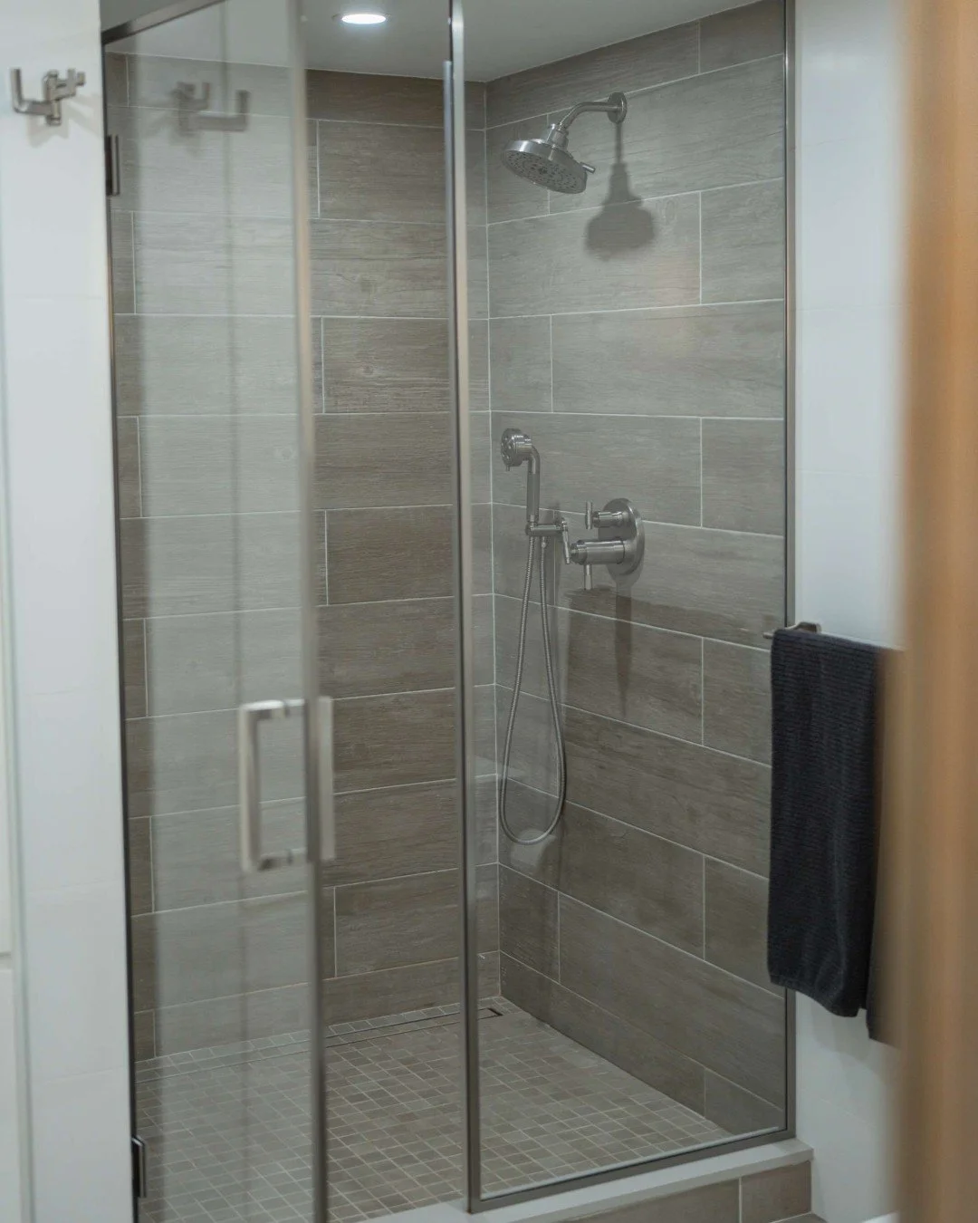 Scandinavian sauna vibes&mdash;without the &ldquo;wood box.&rdquo; 🤍

For this primary bathroom, we designed the oversized shower to feel warm, inviting, and calm while keeping the palette light and airy. Verve Wood in Ecru gave us that perfect whit