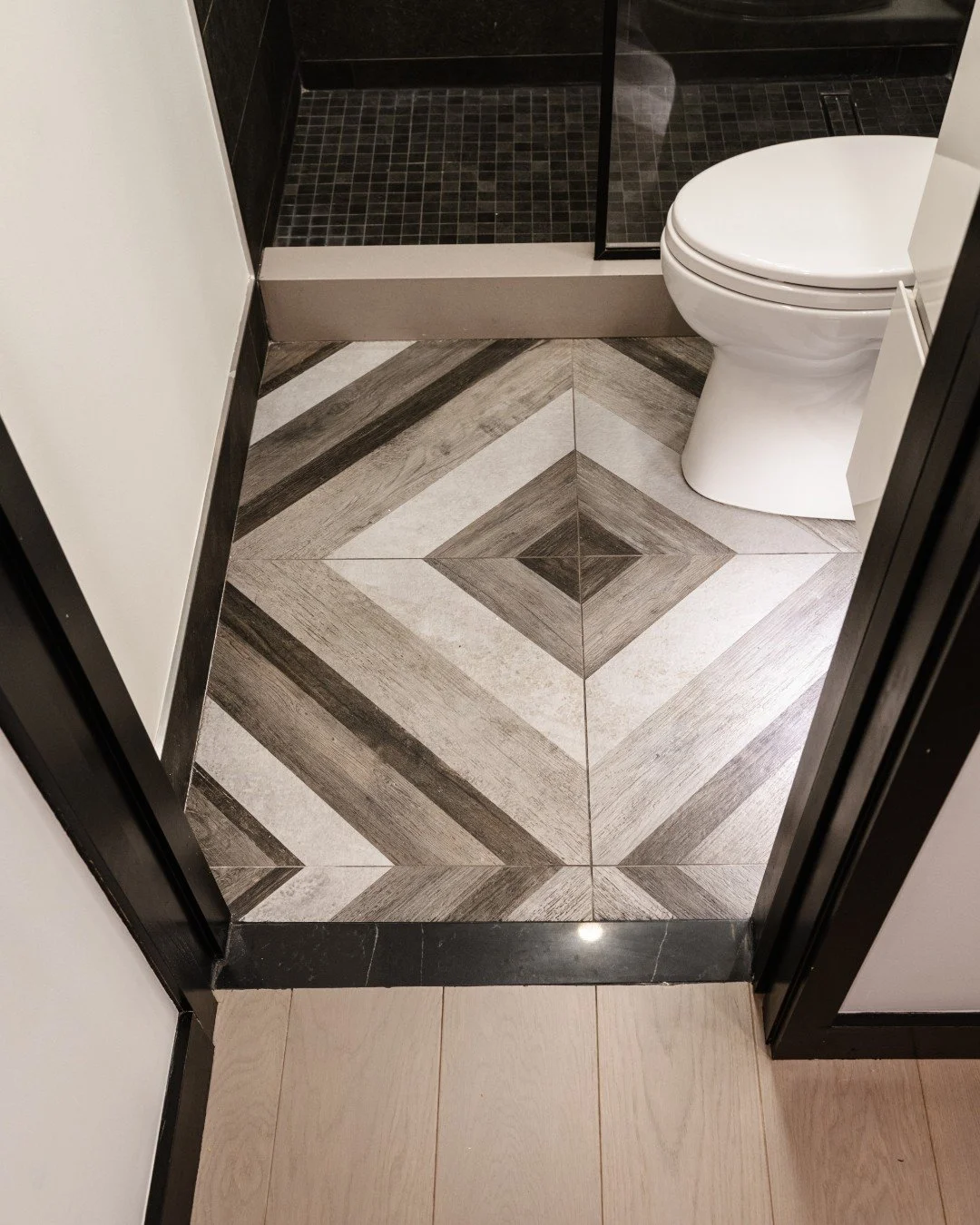Small space, big personality ✨

In this guest bathroom, we made every inch count. The floor tile &ldquo;Tread Cave&rdquo; in Natural, laid in a geometric pattern, brings movement and visual interest without overwhelming the room. The varying grey ton