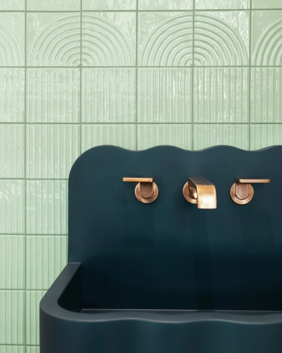 We&rsquo;re thrilled to showcase the Guise faucet in brushed French gold from Kallista as part of our in-store display at Nemo Tile + Stone in NYC.

The subtle warmth of the finish adds contrast and refinement, while the inverted arch on the knob bac