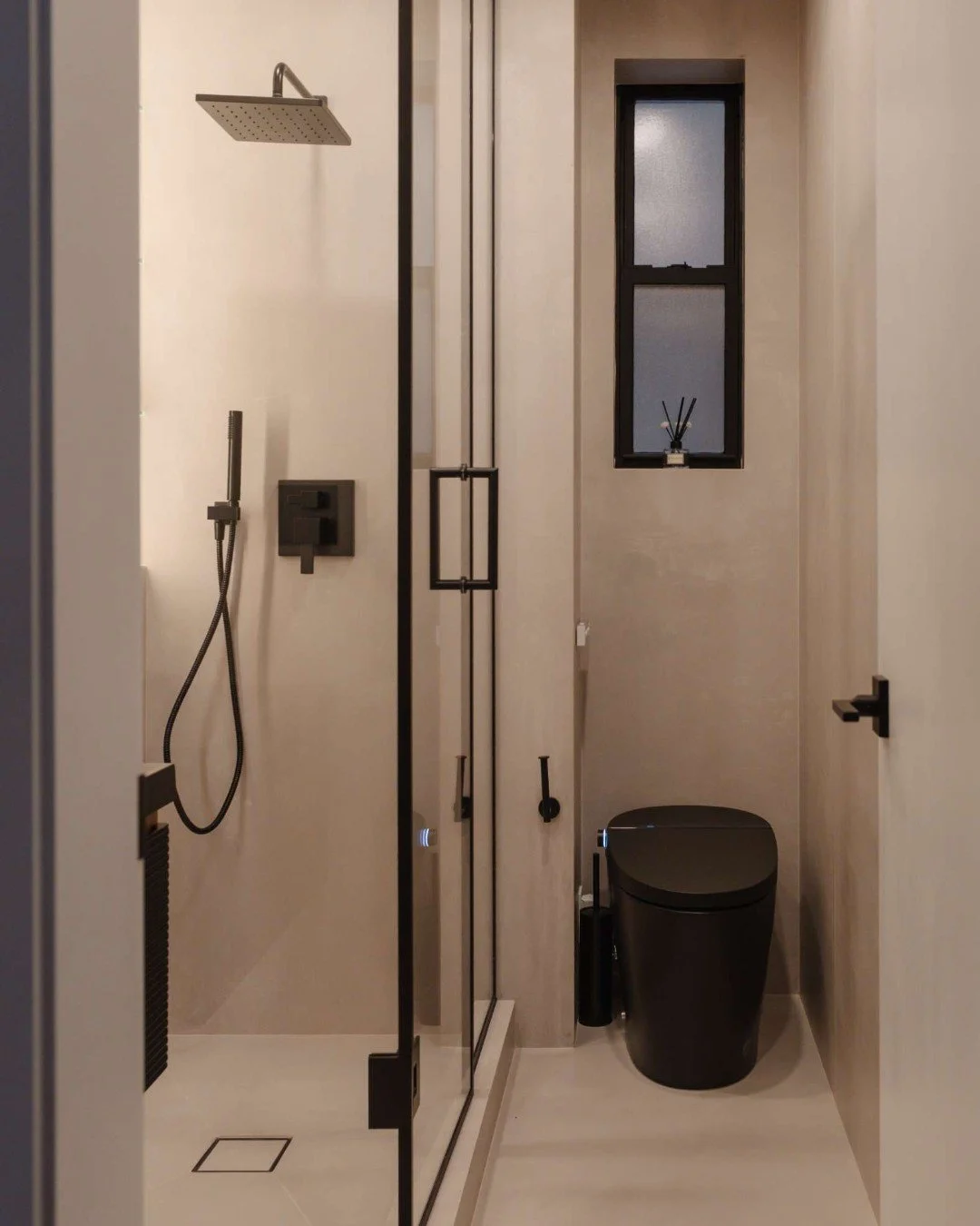 Black toilets tend to spark a reaction&mdash;you&rsquo;re either all in, or not at all.

For this guest bath, though, it felt like the only choice. With the layered palette of large-format tile and matte black fixtures introducing a white toilet woul