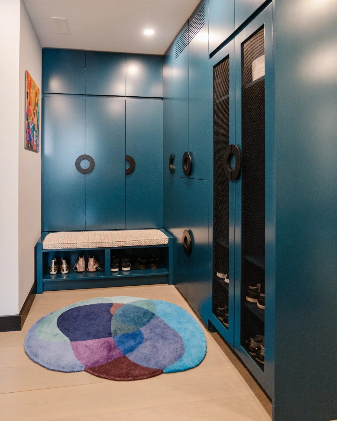 Back to school, back to sports, back to ALL the gear. 🍂🏈⚽️

When your family has more sports equipment than a locker room, the entryway needs to work just as hard as everyone else. We designed this custom millwork with locker-room inspiration, buil