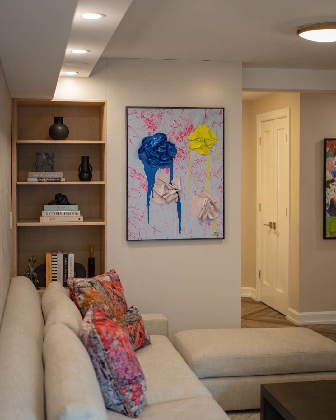 Sometimes the best way to make a space feel more intentional is to rethink what&rsquo;s already there. ✨

This entryway felt a little too exposed to the living room, so we introduced a custom millwork piece to create separation and block sight lines&