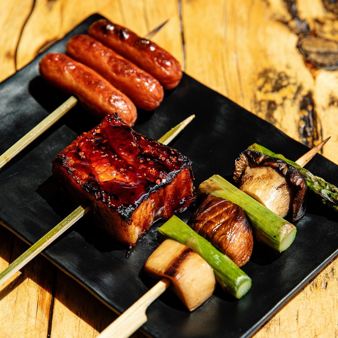 🍢🍹 Skewers &amp; Sangria: The perfect happy hour pairing! 😎