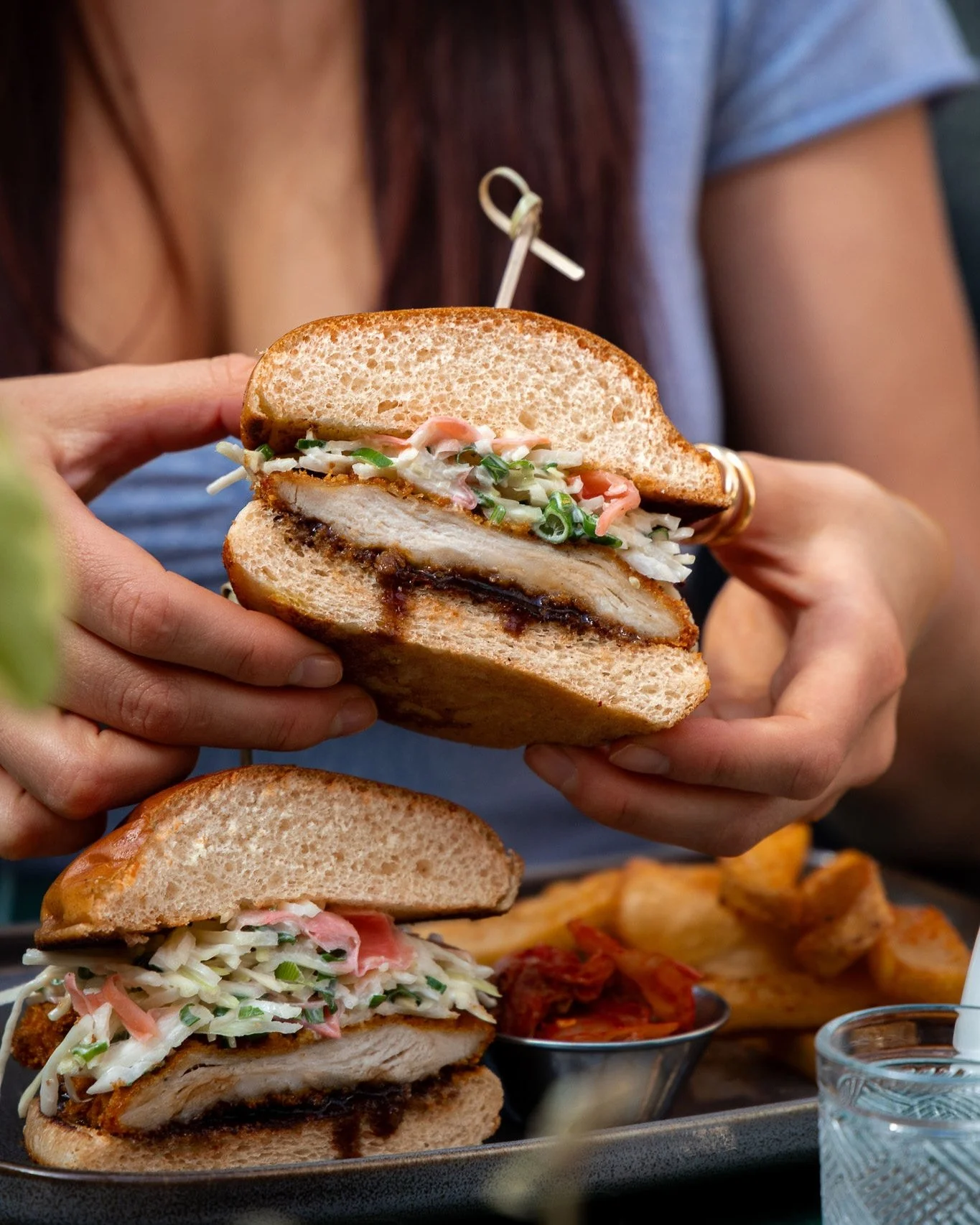 That golden crunch tho 😮&zwj;💨 Katsu chicken sandwich with all the fixings 🥪 Weekday lunch menu is served Mon-Fri 11am-3pm ✨