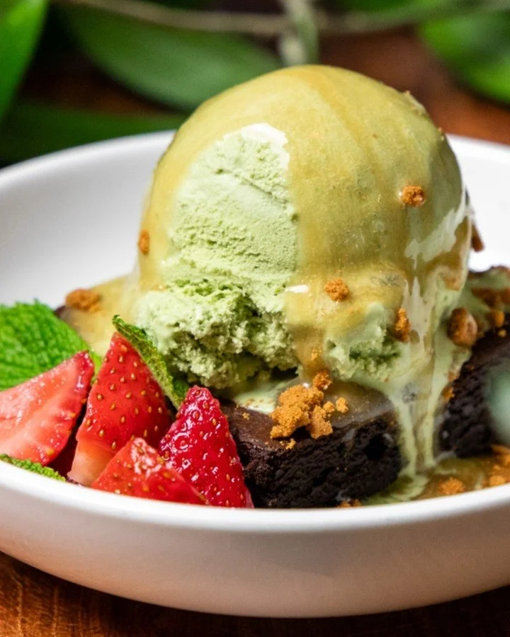 End your meal on the sweetest note 🍫 gooey chocolate, salted miso caramel &amp; magical matcha ice cream topped with lotus cookie crumbles.🍓 No regrets here.