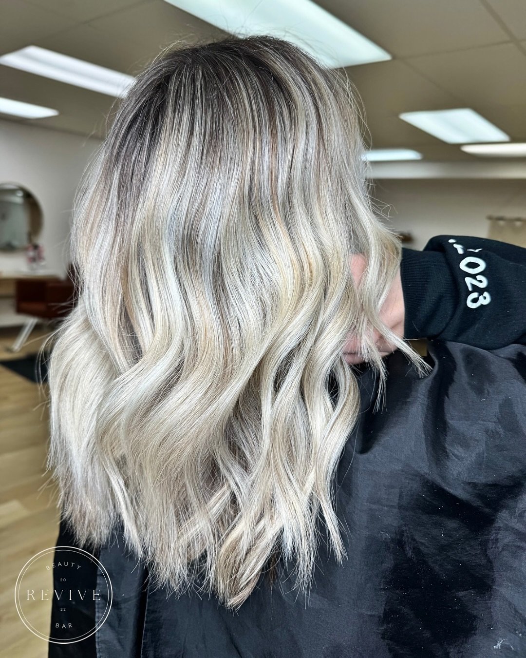 Icy blonde transformation by @revivebeautybar.chloe ✨
&bull;
&bull;
&bull;
&bull;
#wnysalon #716salon #wnyhairstylist #716hairstylist
#716hair #icyblonde