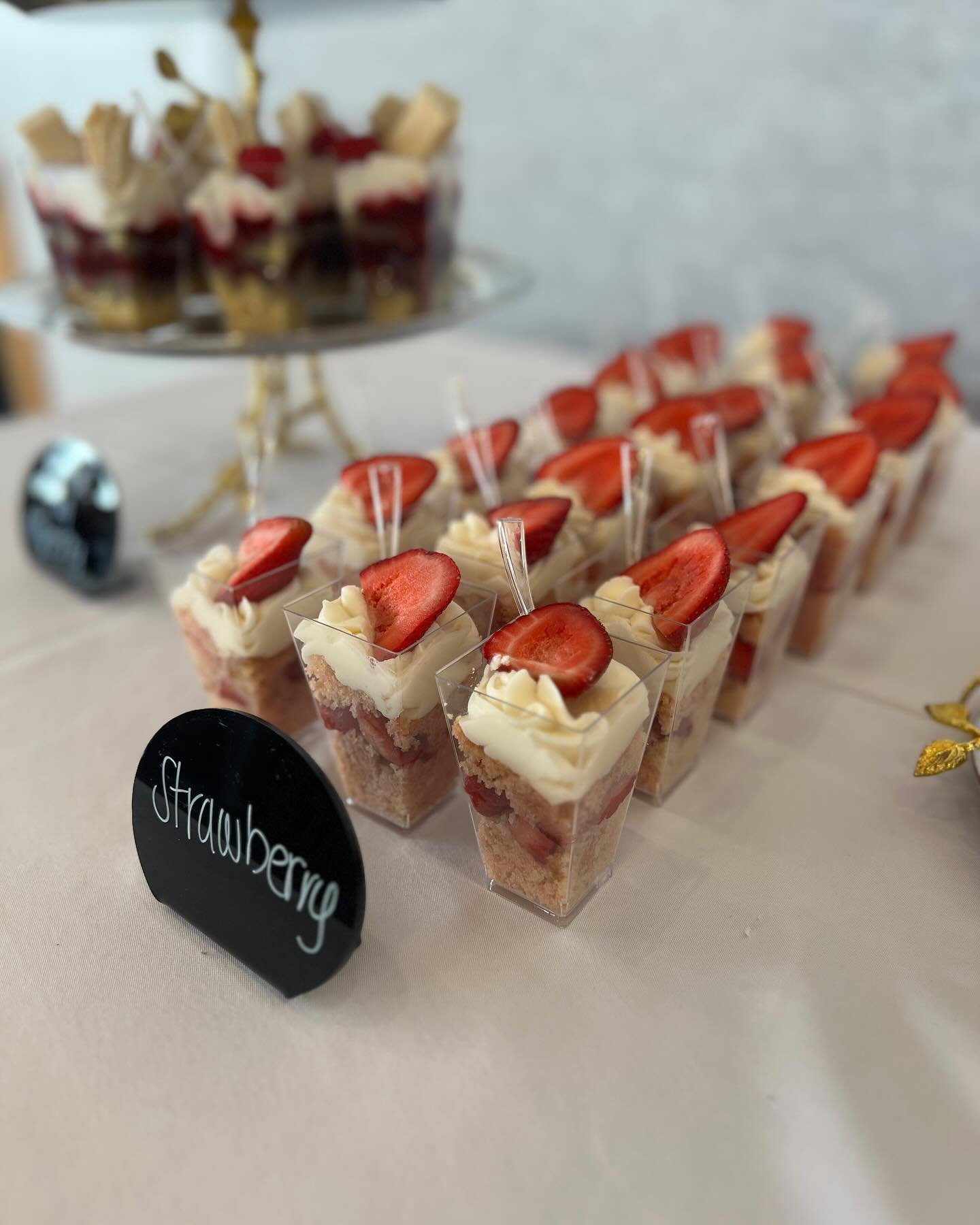 A belated congratulations to Mr and Mrs. Otis. What a wonderful wedding with these delicious treats!