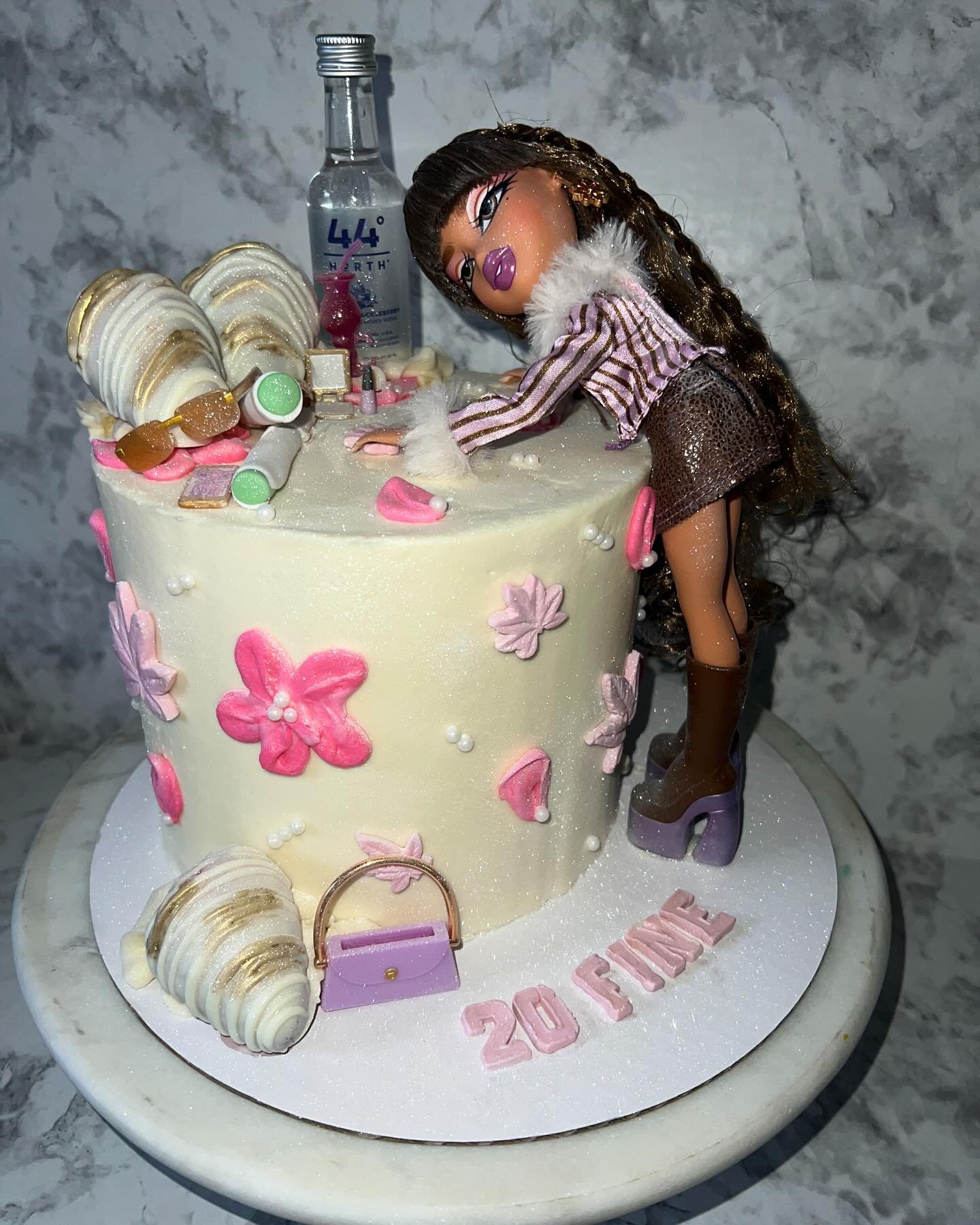 Bratz Dolls are back 💖

#cakedecorating #cakedesign #cakes #cakedecoration #cakesofinstagram