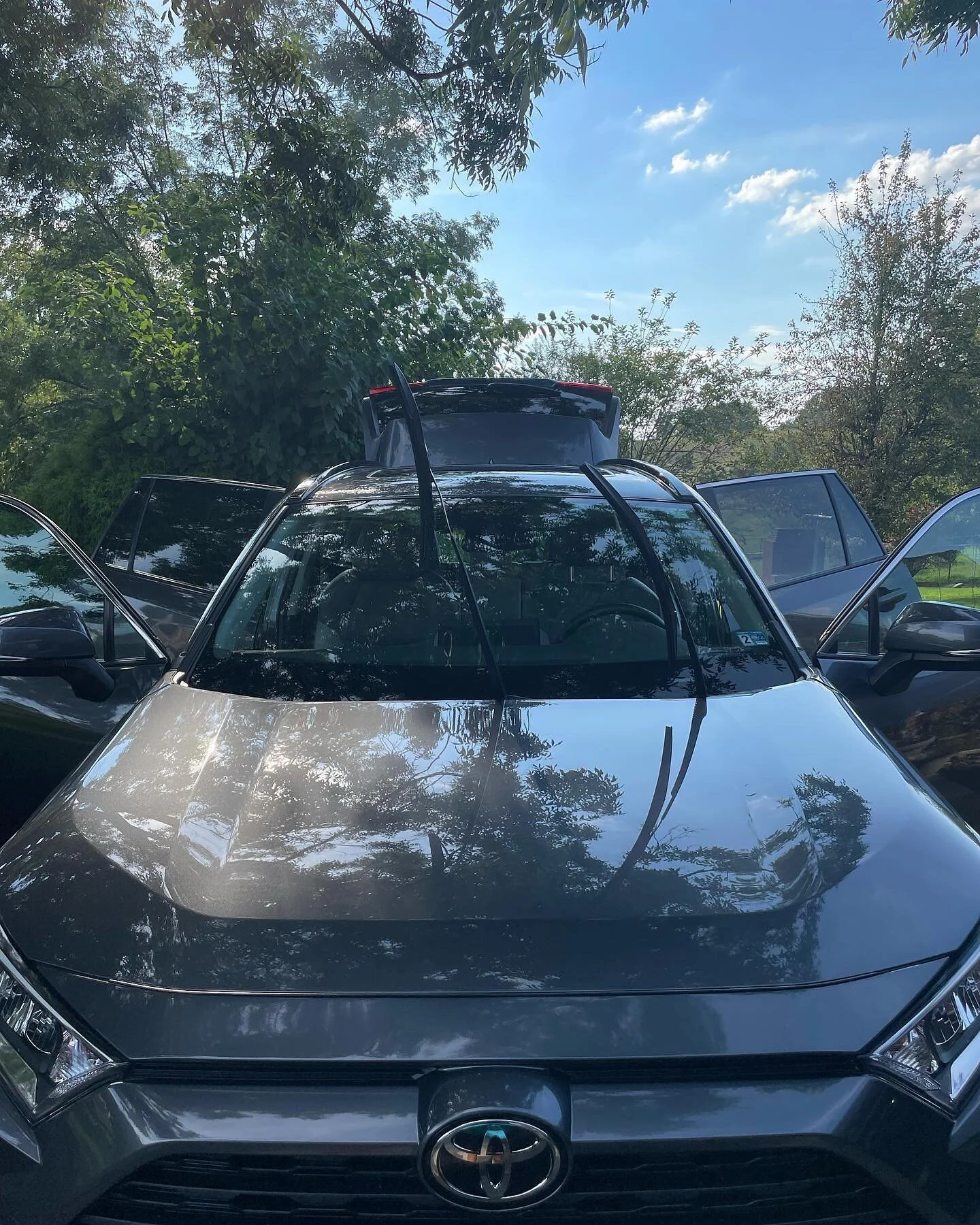 BOLO - Where you can get a splash of suds while you are at home and on the go!

💦🧽🚗