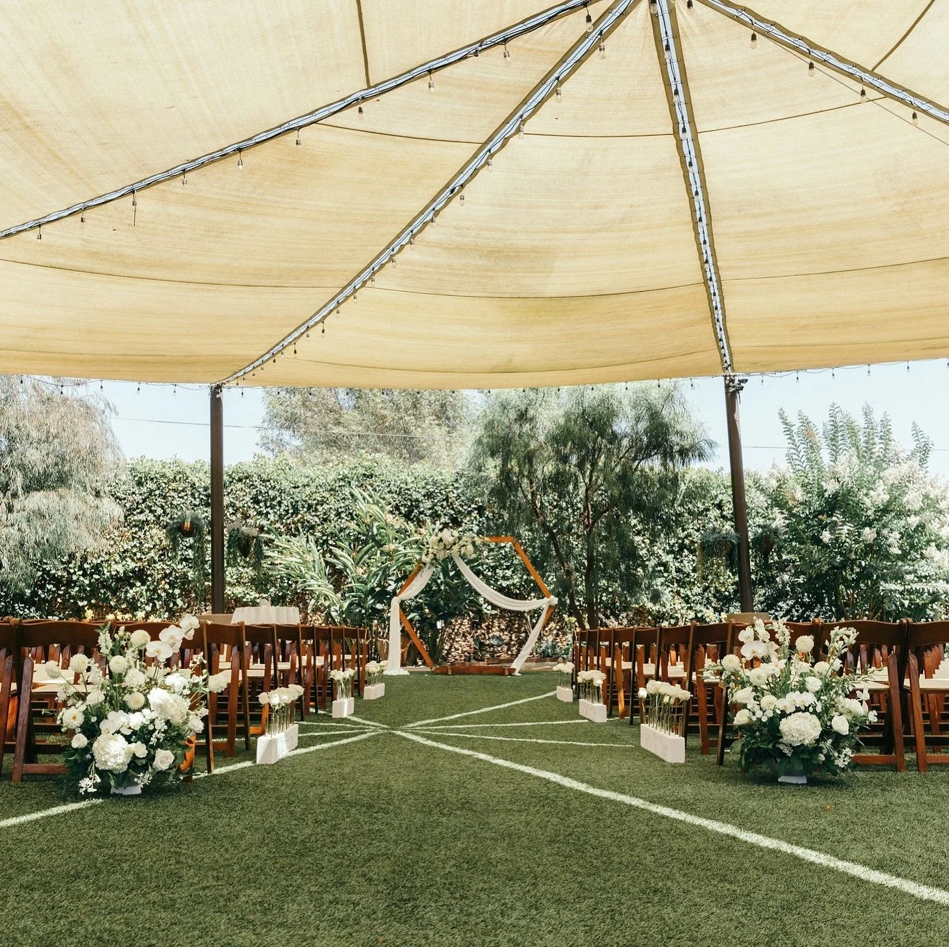 Liven up your ceremony with beautiful statement arrangements!
 
 
 
#sandiegoweddingflorist #sandiegoflorist #weddingflowers #sandiegoweddingflowers #sandiegowedding #californiawedding #weddingflorist #weddinginspo #wildwallfowersd