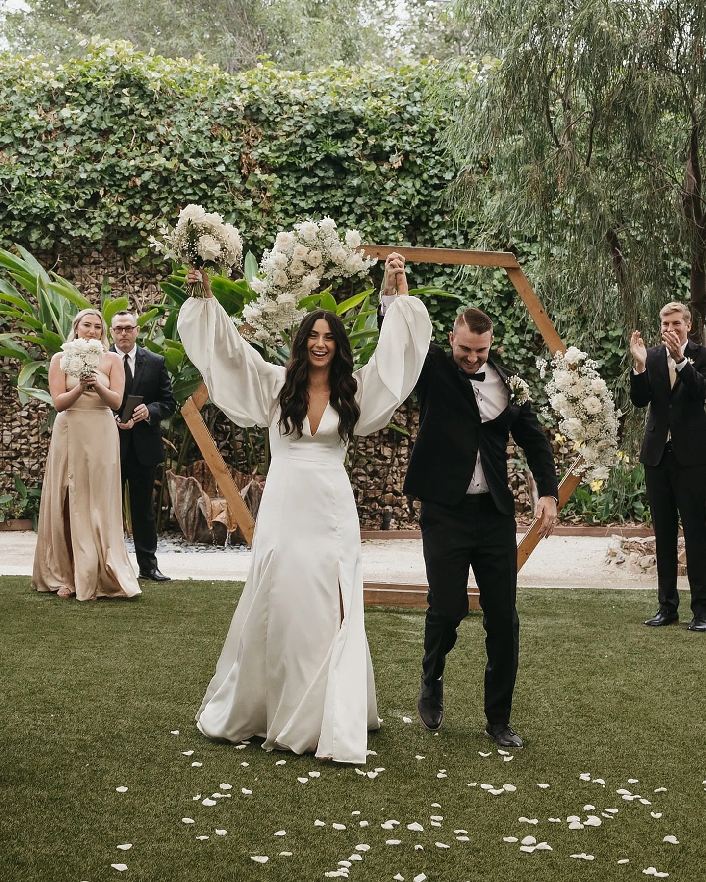 Happy anniversary to this sweet couple!
 
 
 
#sandiegoweddingflorist #sandiegoflorist #weddingflowers #sandiegoweddingflowers #sandiegowedding #californiawedding #weddingflorist #weddinginspo #wildwallfowersd