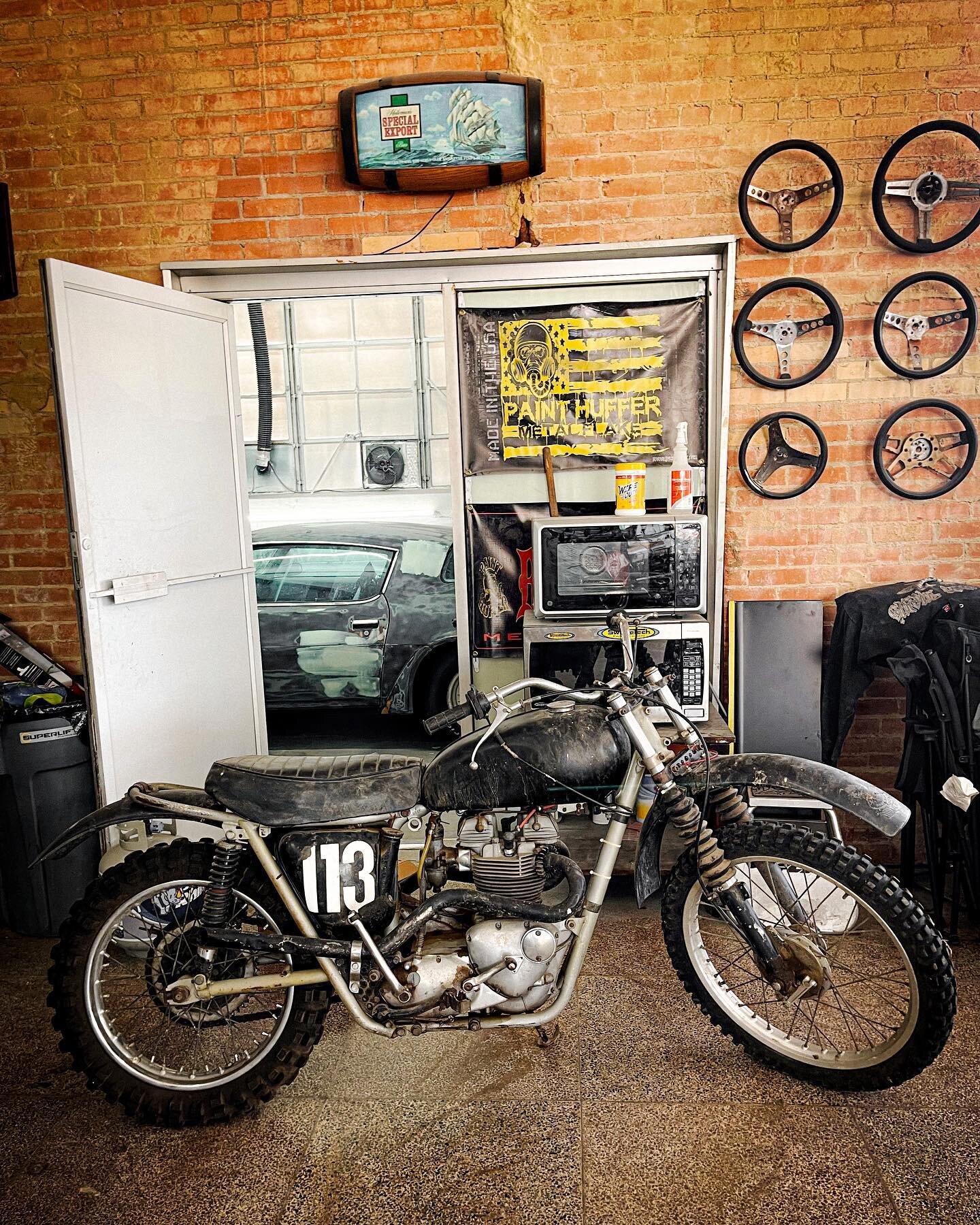 A 1968 @officialtriumph 650 Desert Sled we recently picked in Colorado. It has all the old school desert sled goodies. 👌 

Supposedly, this bike was owned and raced by racer and builder, Jack Hateley. Still trying to find more history on it. Getting