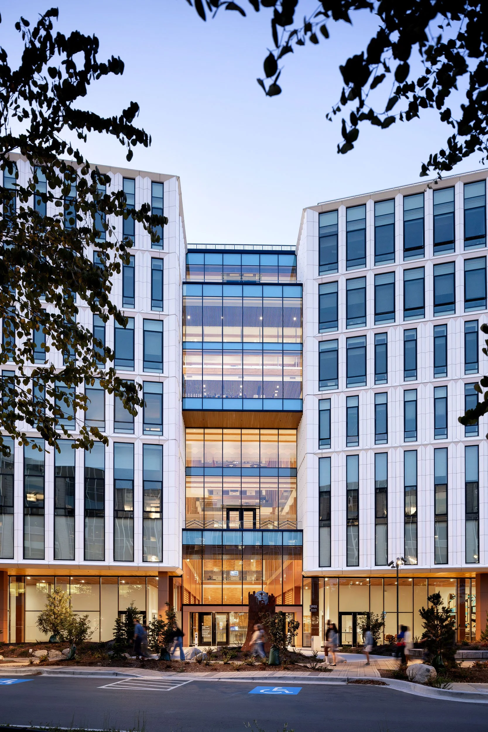 6-PerkinsWill_UBCGateway_2609.jpg