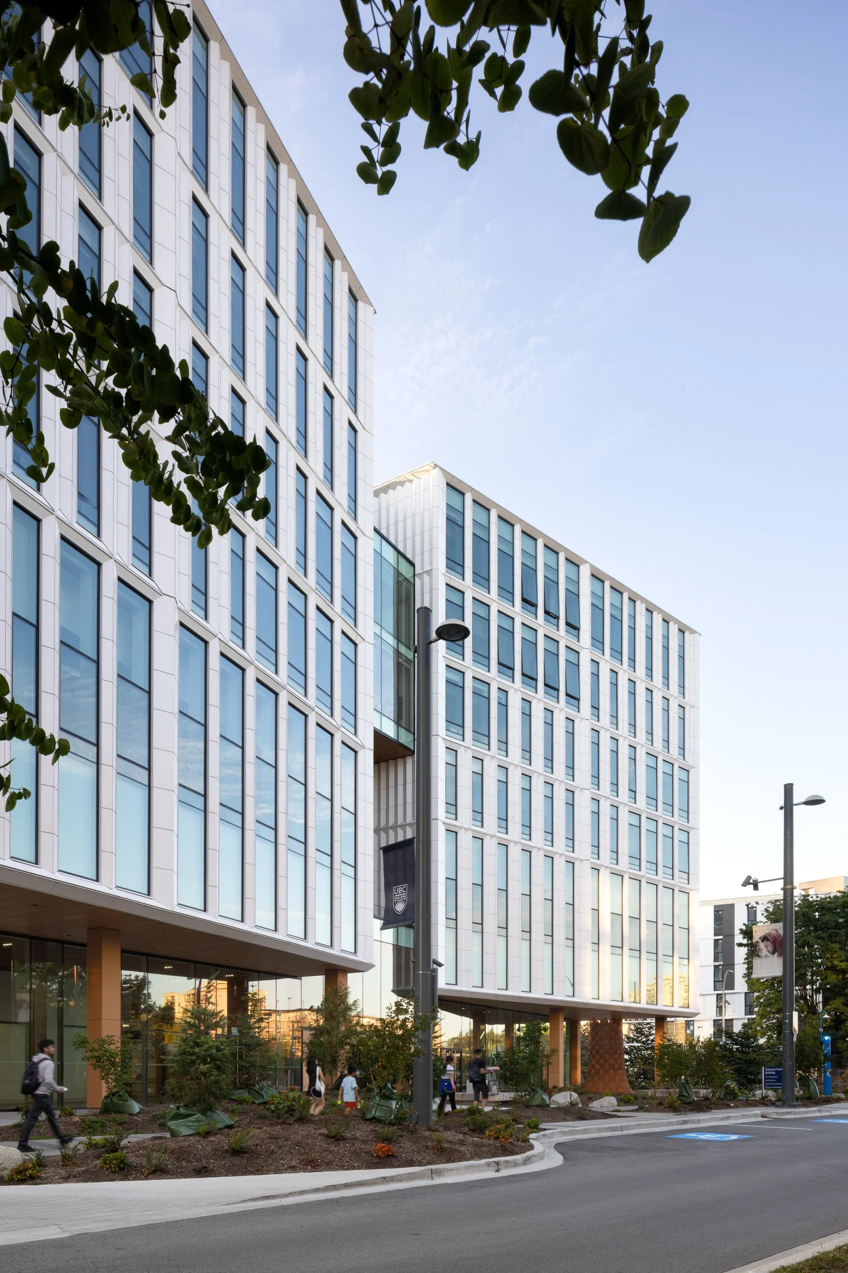 PerkinsWill_UBCGateway_2086.jpg