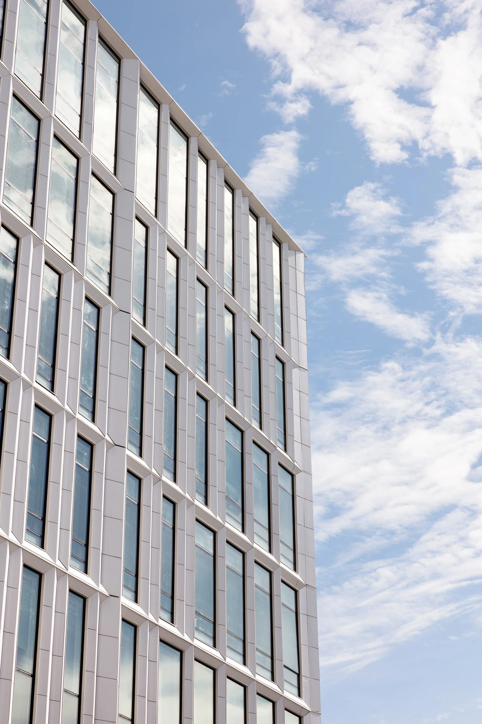 PerkinsWill_UBCGateway_2699.jpg