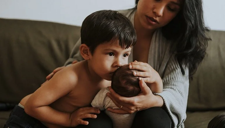 Preparing-Your-Child-for-a-Sibling_GettyImages-1044267242.jpg