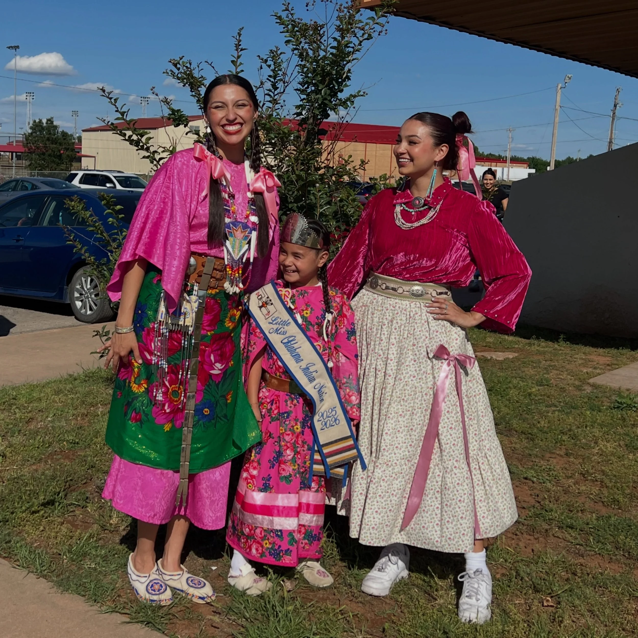 TFW you roll up w your besties to the Book Fest Powwow and get free books and bond over all the sparkly pink regalia 😭😭💗💗 we loved everyone&rsquo;s outfits soooo much!! we tried to take as many pictures as possible but it was truly so special to 