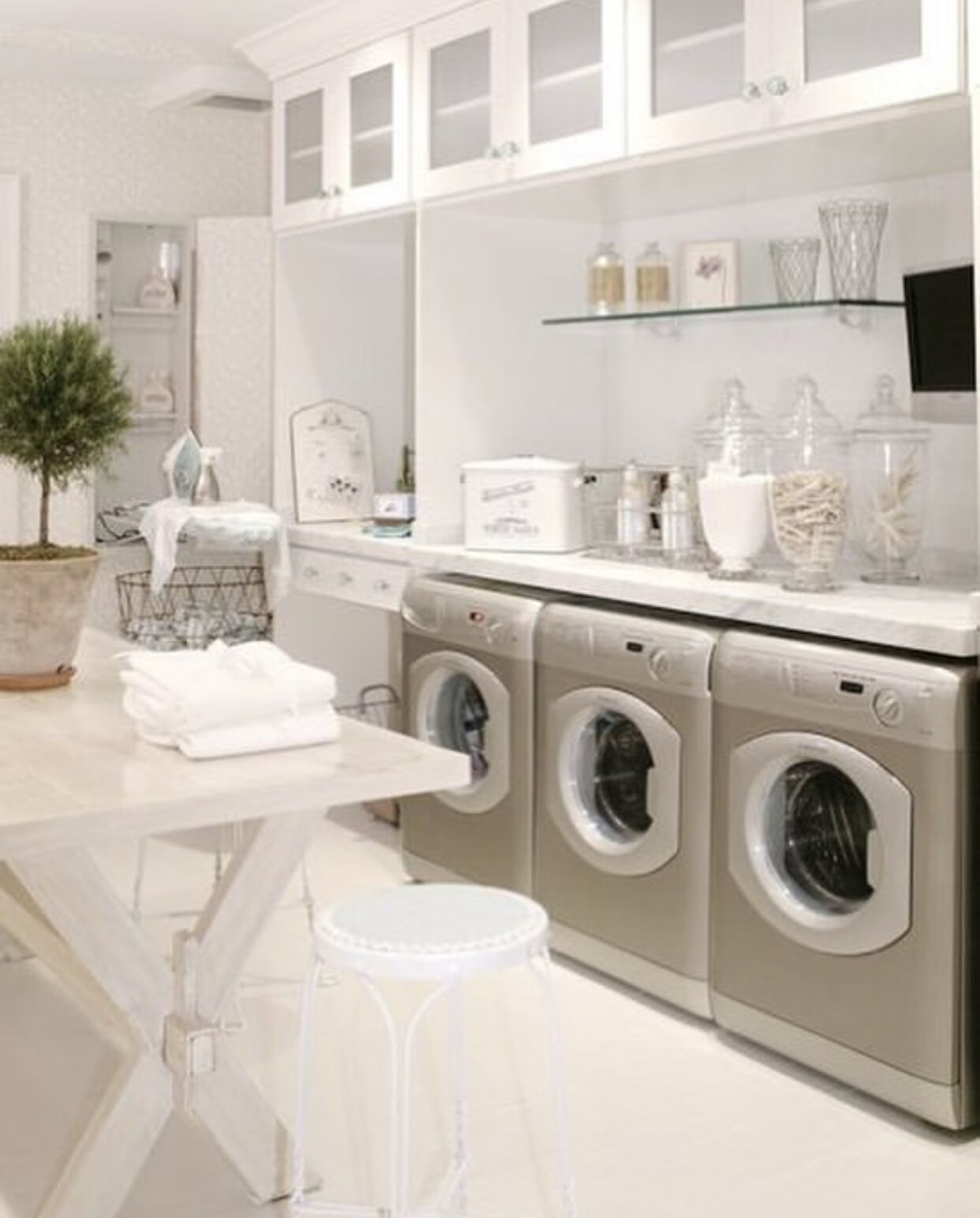 Luxury Laundry Room1.jpg