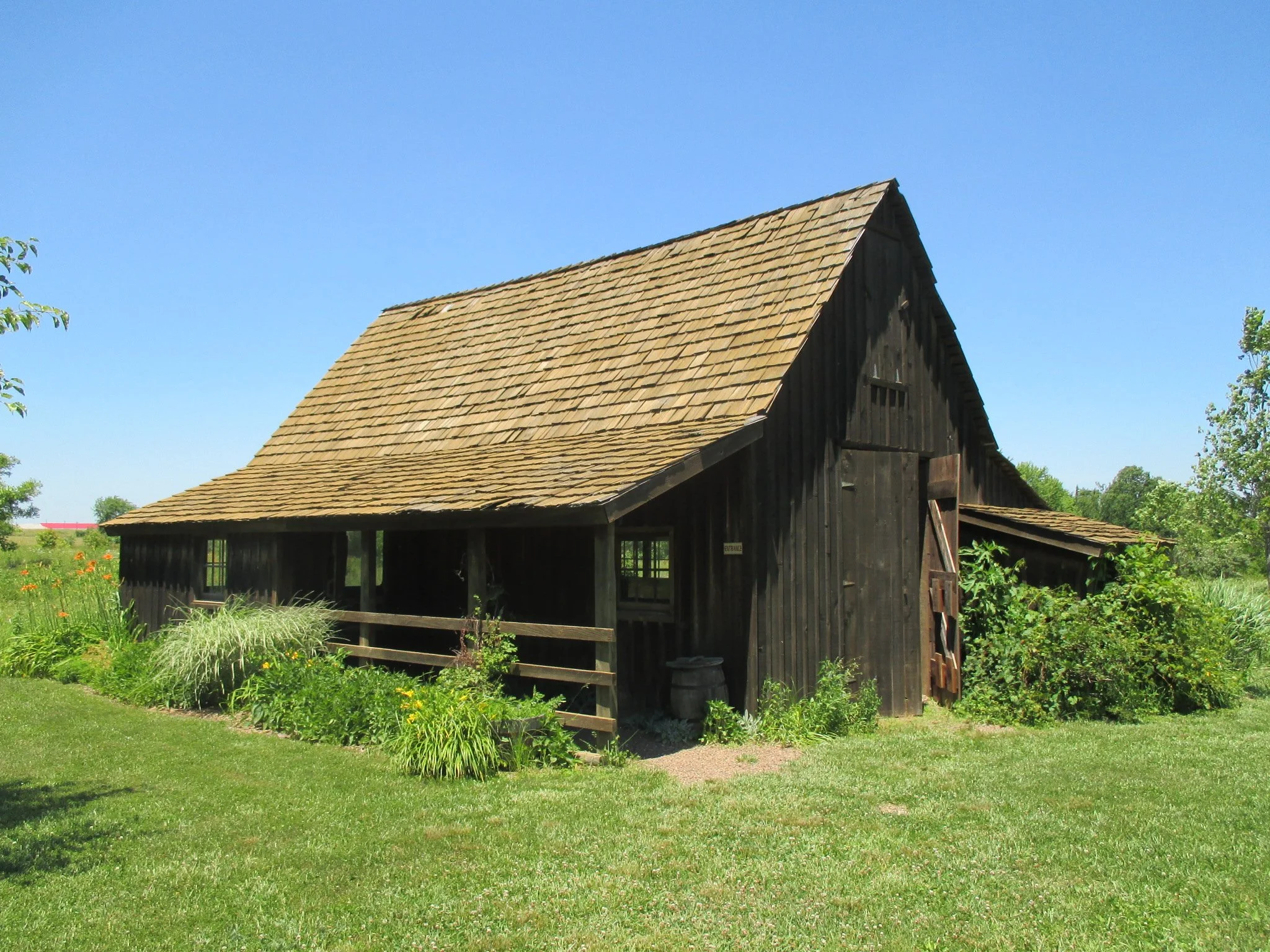 Walt's Barn a Marceline