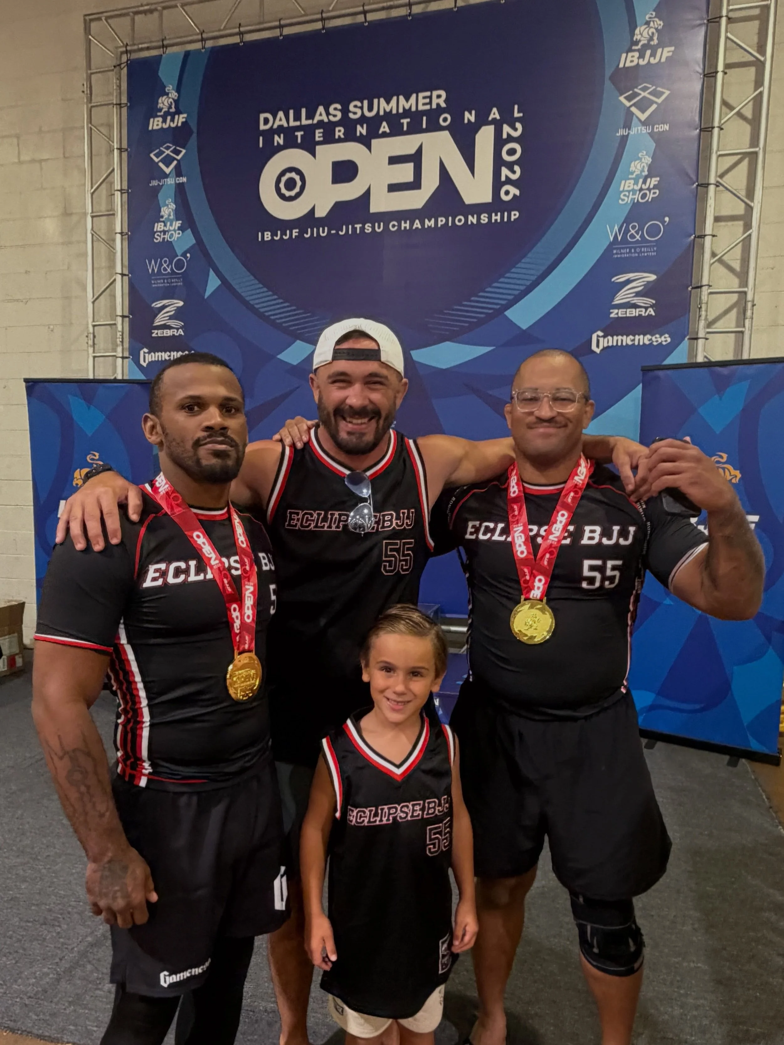 Congratulations to Coach Kelley and Ryan who both won their divisions in the IBJJF Dallas Open today.

Both of them not only win their divisions, but it was also both of their Black Belt Debuts.

Great work, squad!
Back to work in the room tomorrow. 
