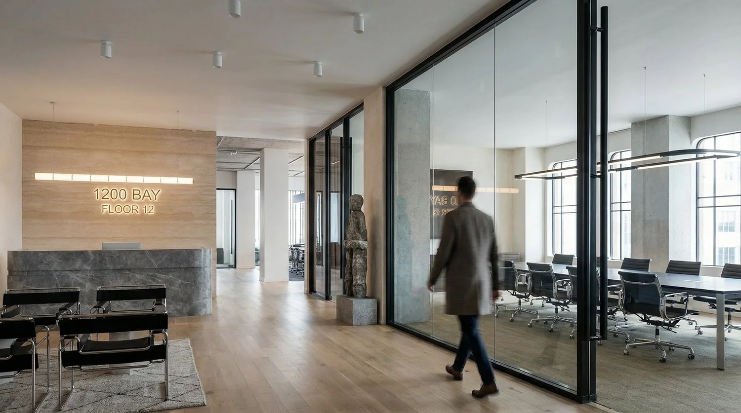 BDP-1200 Bay Street-玻璃隔断与人物摄影2.jpg