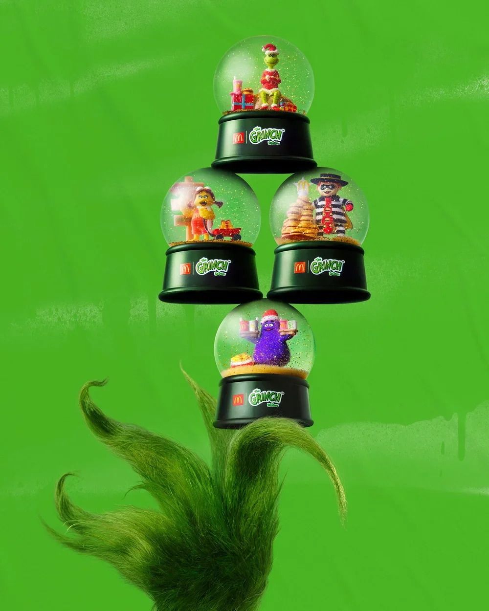 250918_McDonalds_Grinch-S03_INHAND_09_SNOWDOME02_InHand_Grimace_GLOBE_v2-FINAL.webp