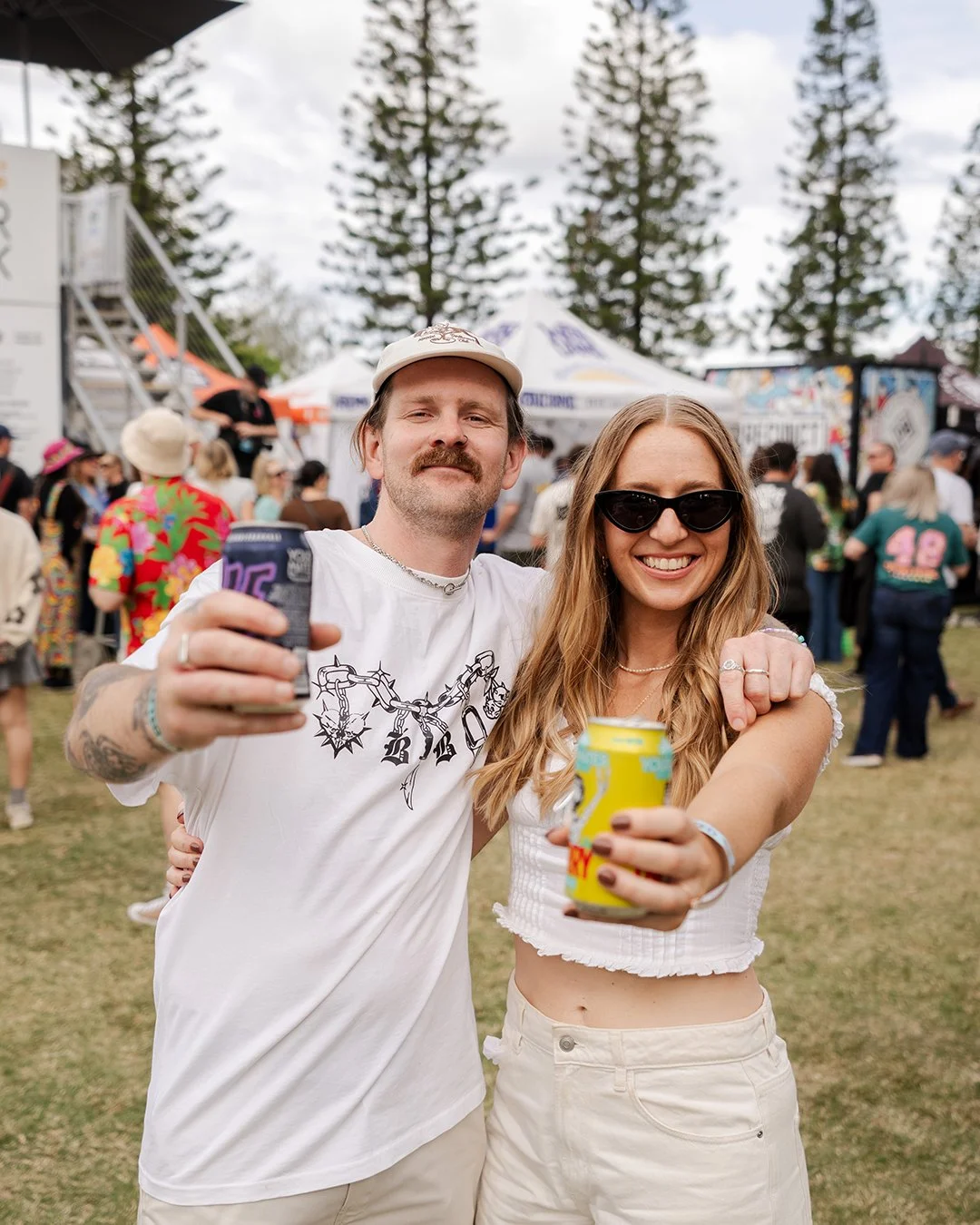 Cold beers + warm sunshine = nothing but good times all day long 🍻☀️