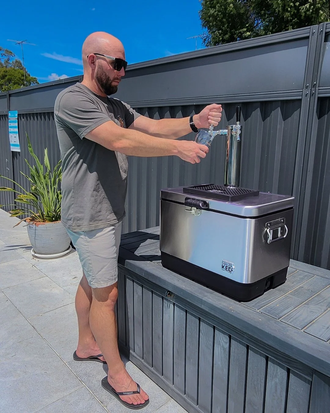Now this is how you keep the good times flowin&rsquo; 🍻👀

Meet The Cooler Keg&trade;. Your new best mate for cold beers anywhere, anytime. 🤙🏼 With twin kegs, reusable ice packs and a slick CO₂ system, this bad boy brings the bar wherever the part