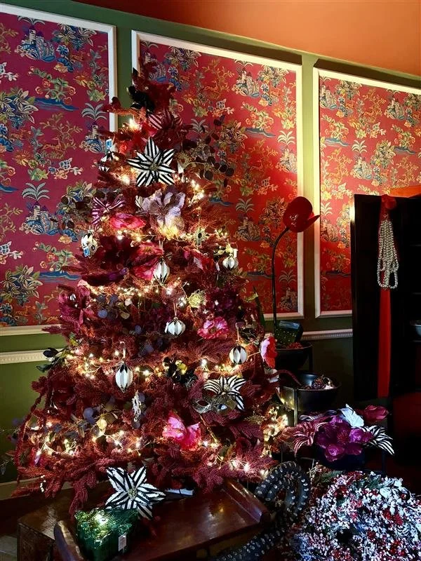 Showroom Christmas - Venitian Noir-3.jpg
