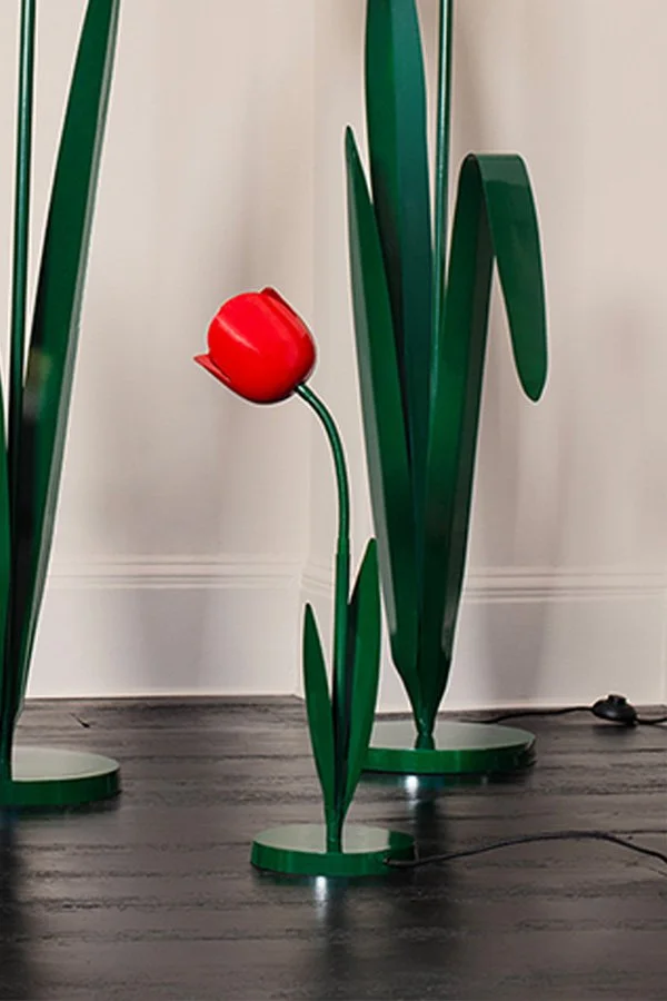Tulip table red.jpg