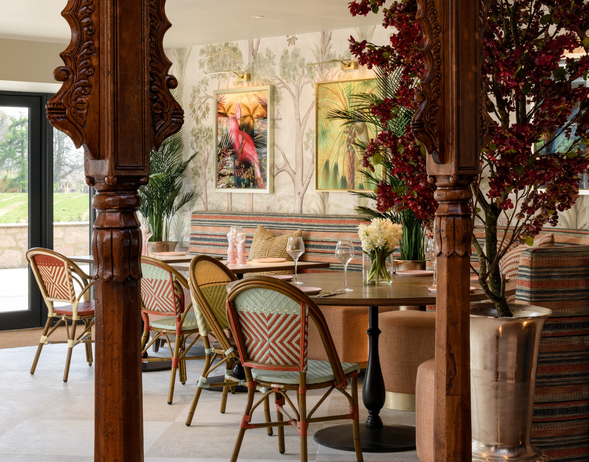 Web Restaurant Through Archway © ZACandZAC-2.jpg