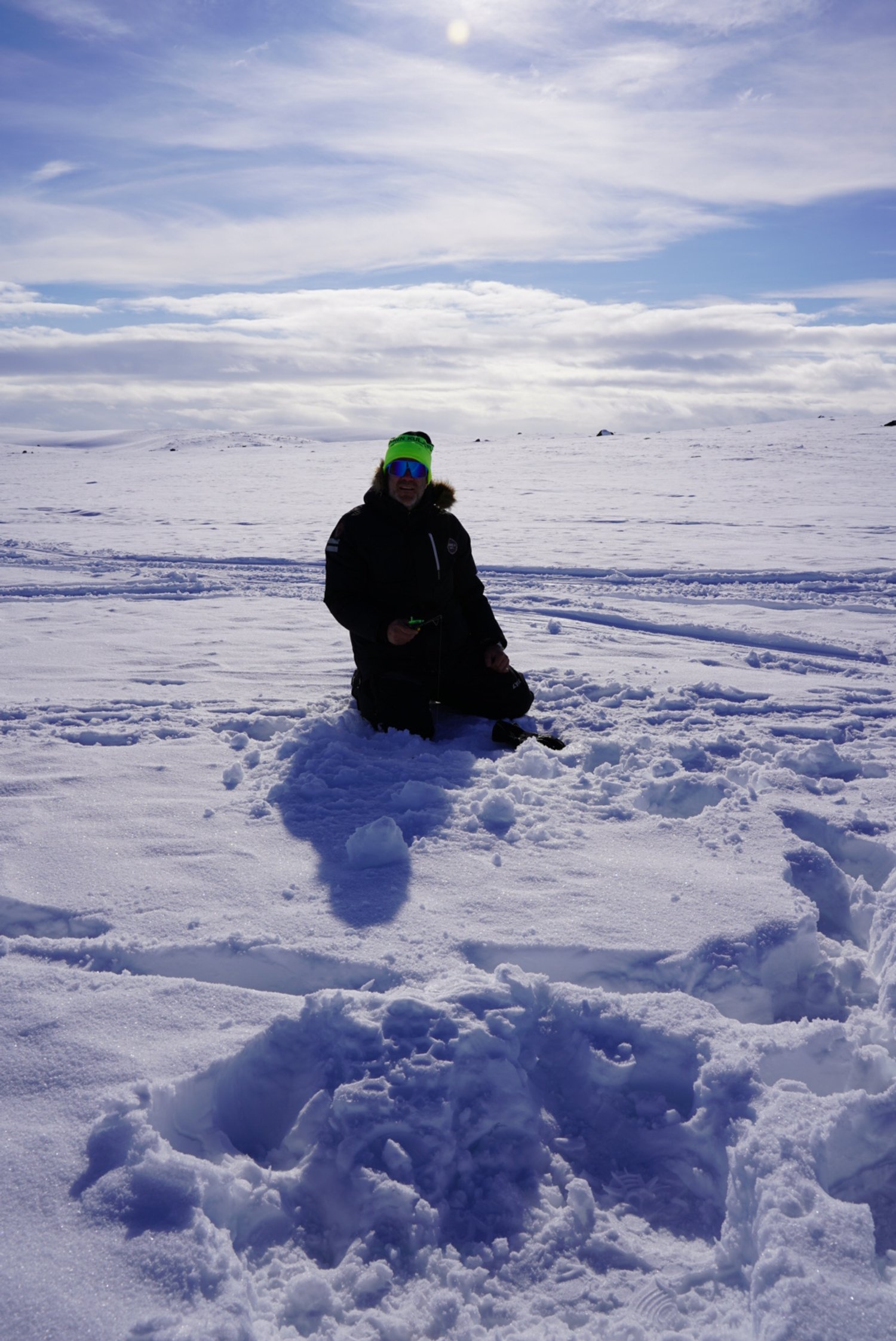 ice-fishing-wilderness-lake