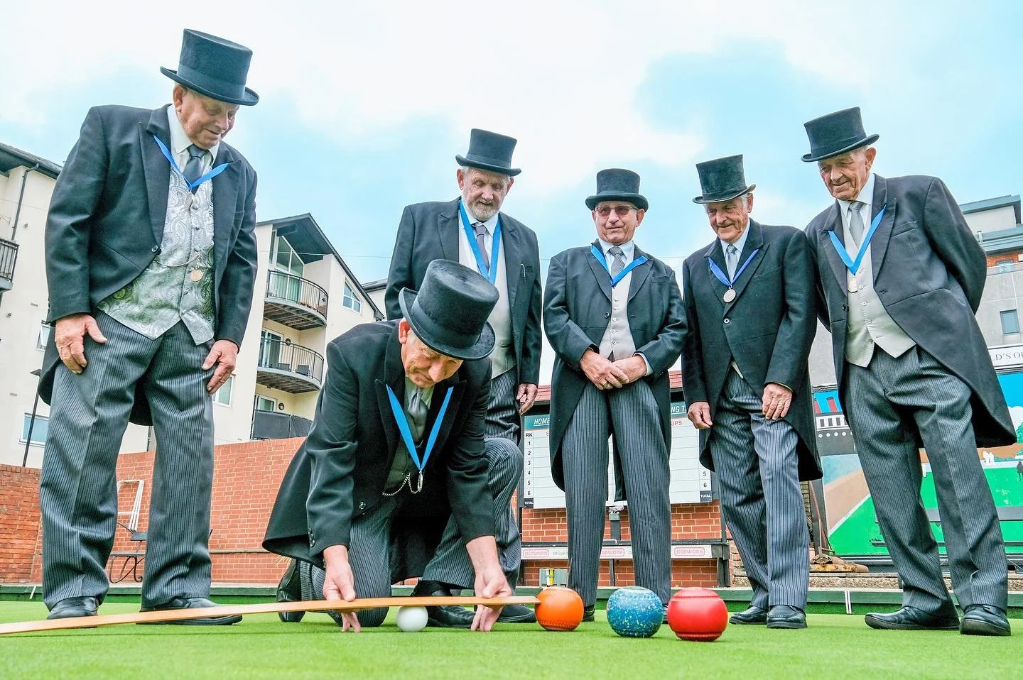 THE 250TH YEAR FOR THE WORLD’S OLDEST BOWLING GREEN COMPETITION.
The Knights of the Green take part in the 250th Knighthood Competition at the Southampton Old Bowling Club, Southampton, Hants. For the first time in its 250 year history the yea