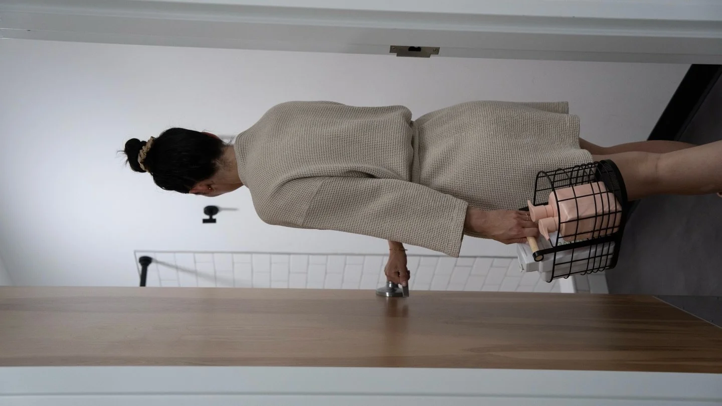 From the intensity of the IR sauna to the calm of a private shower, our South Hills location is designed with recovery in mind. 

Book today. 

4-person size IR sauna available.