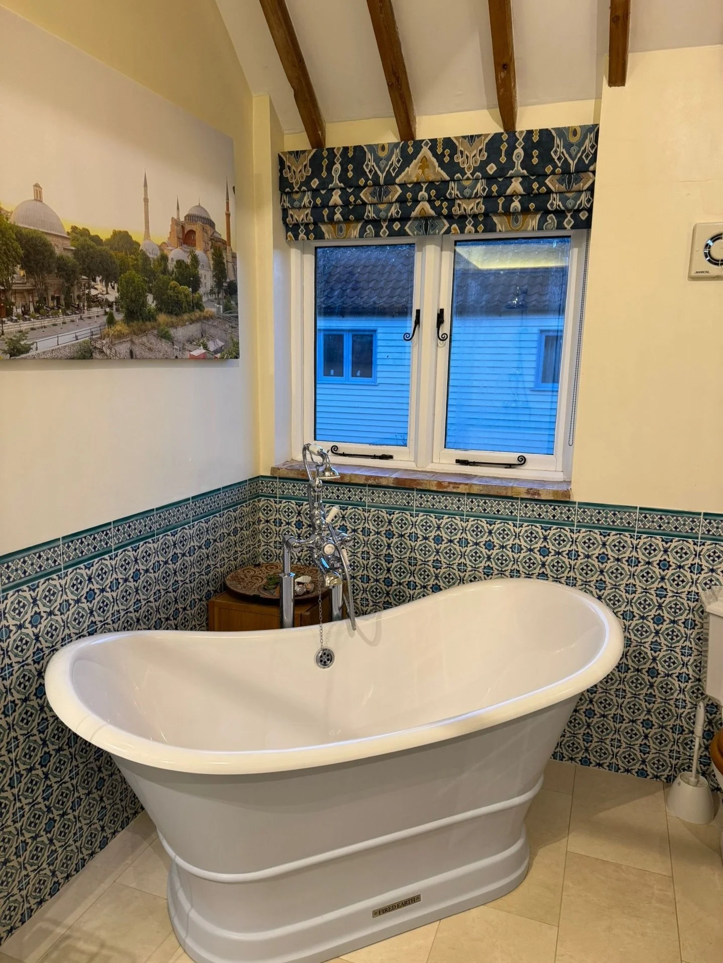 Bathrooms don&rsquo;t have to be clinical.
This bespoke Roman blind adds pattern and structure without fighting the space.
Made in Norfolk. Loving the new makes coming out of our new premises 😍
.
#RomanBlinds
#BespokeInteriors
#BathroomDesign
#Norfo