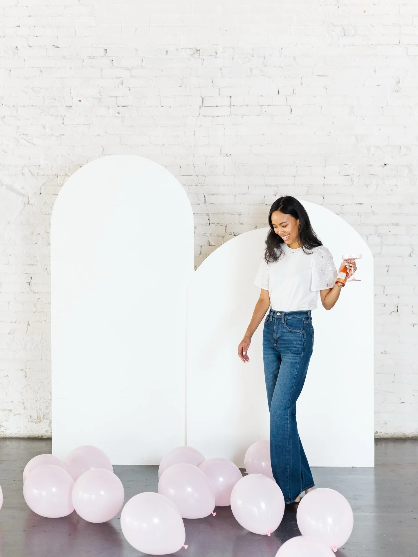 Happy NYE! On this final day of 2025 (and honestly, every day), my heart is overflowing with gratitude. This year has been filled with the dreamiest clients, meaningful partnerships, and big behind-the-scenes wins, from helping our friendors get publ