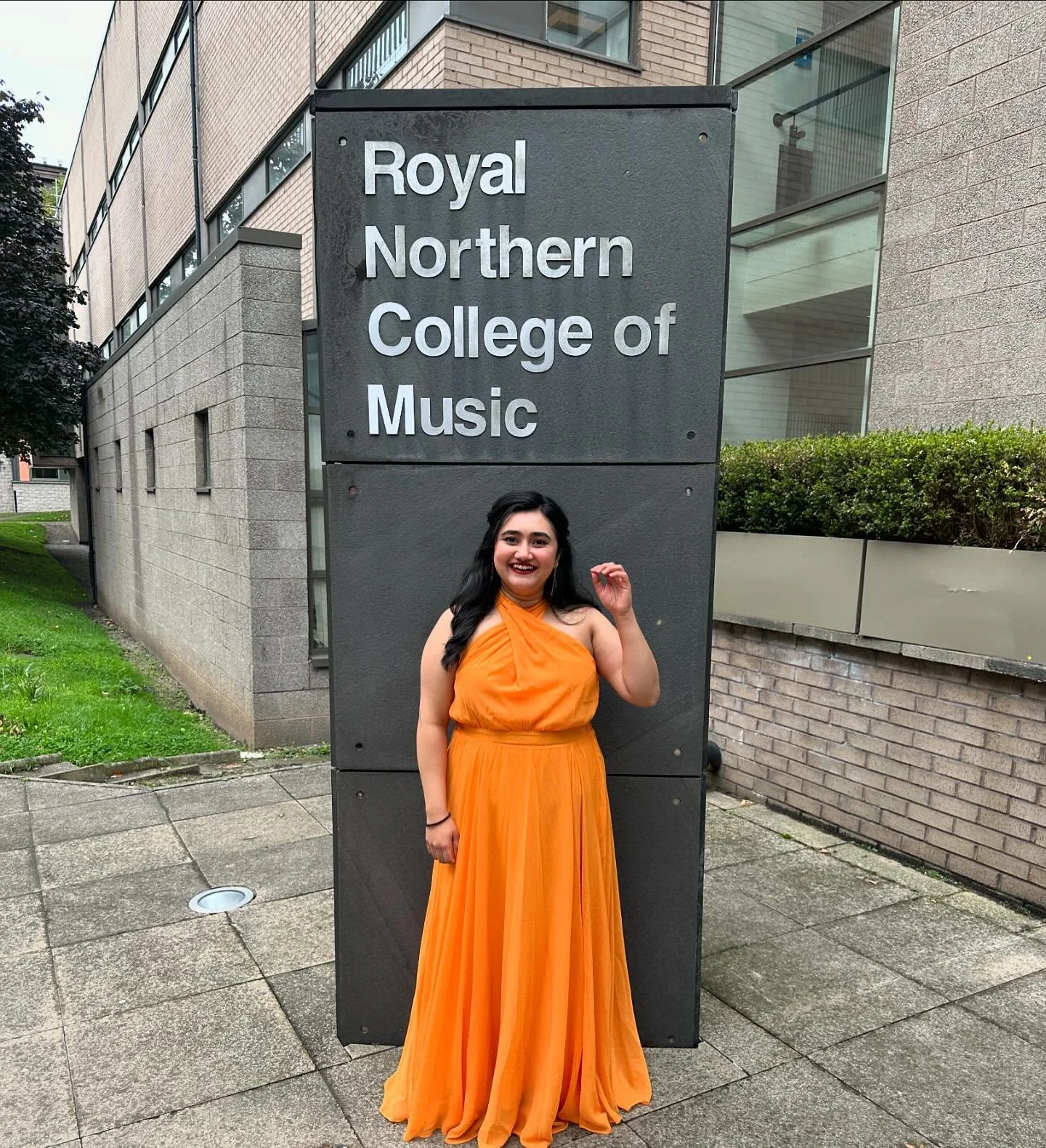 My day in the &ldquo;hills&rdquo; has come to an end, a birdie has come to tell me it&rsquo;s time to go🌚

That&rsquo;s 3 amazing years done at @rncmlive. On Monday I finally sang my PGDip recital (after many a deferrals). It&rsquo;s still sinking i