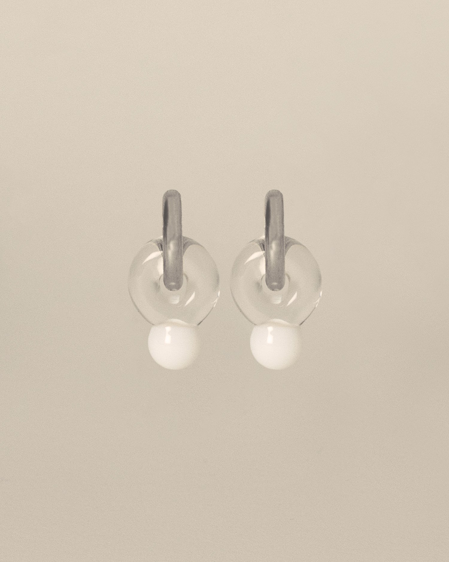 MOMAROHE_BO_PACKSHOT_4_5_SQUARESPACE_BOULE_OPAQUE_ARGENT.jpg