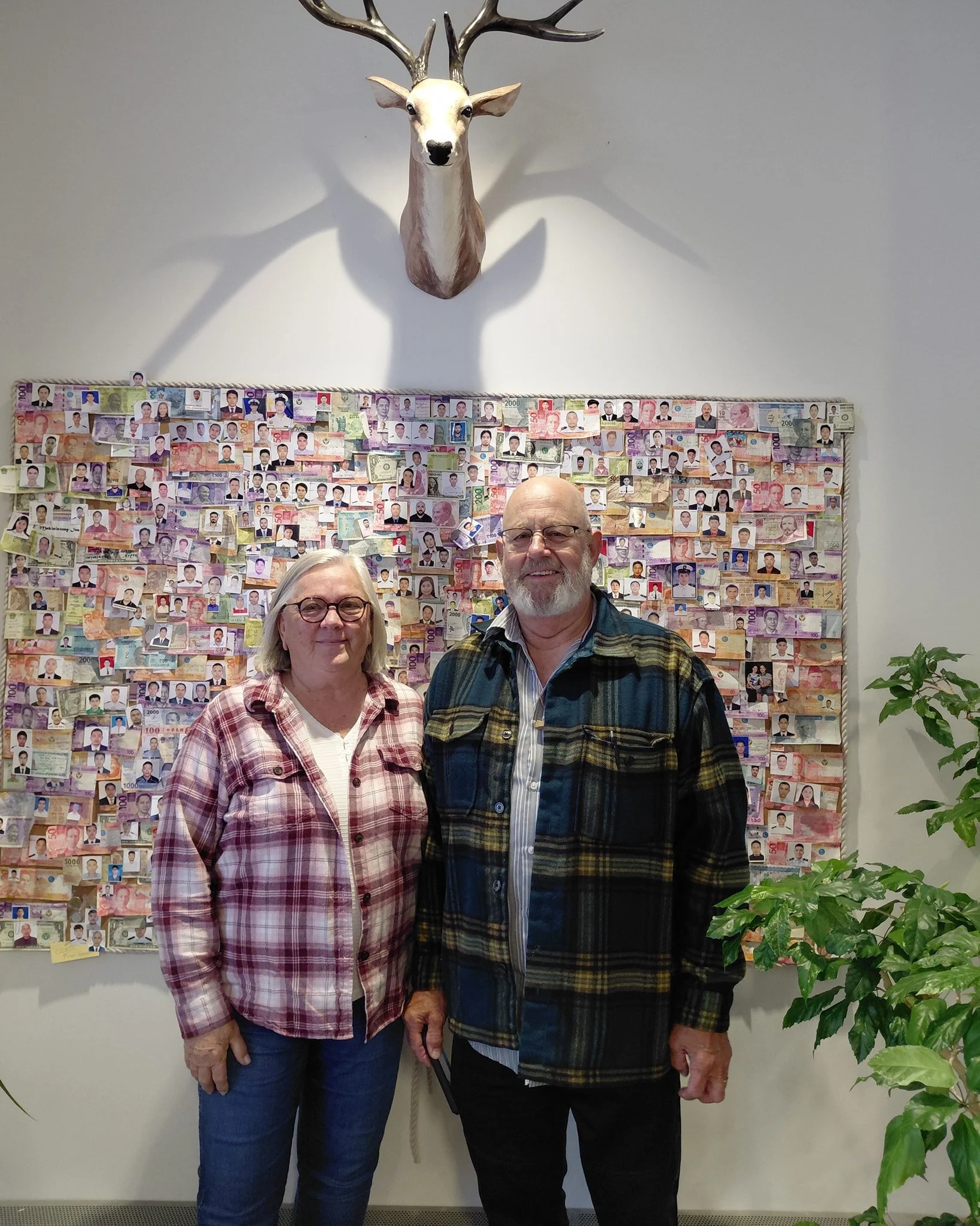 Nous avons été ravis que l'aumônier Doug et sa femme Rose, de la Seafarers' Mission Saint John, soient passés nous voir en passant par le Québec pour se rendre en Ontario. 
Même une courte visite nous a permis de partager des rires et des histoires. Félicitations pour ton nouveau rôle, Doug !