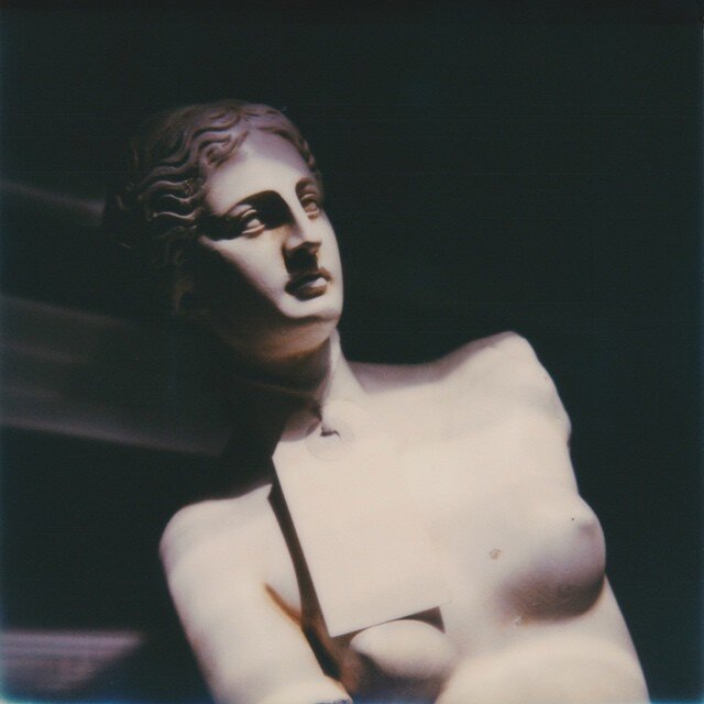 #Vintage Venus de Milo shot with a #Polaroid #SX70 and #ImpossibleProject color film. #bnwbutnot #amselcom #instagoodmyphoto