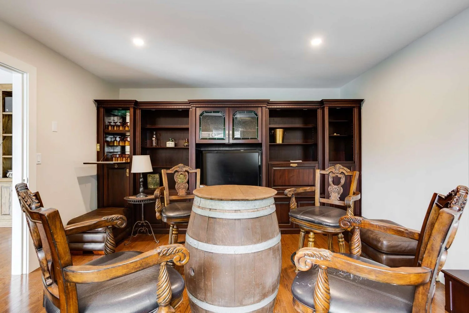 Scotch Den (Groom's Lounge)